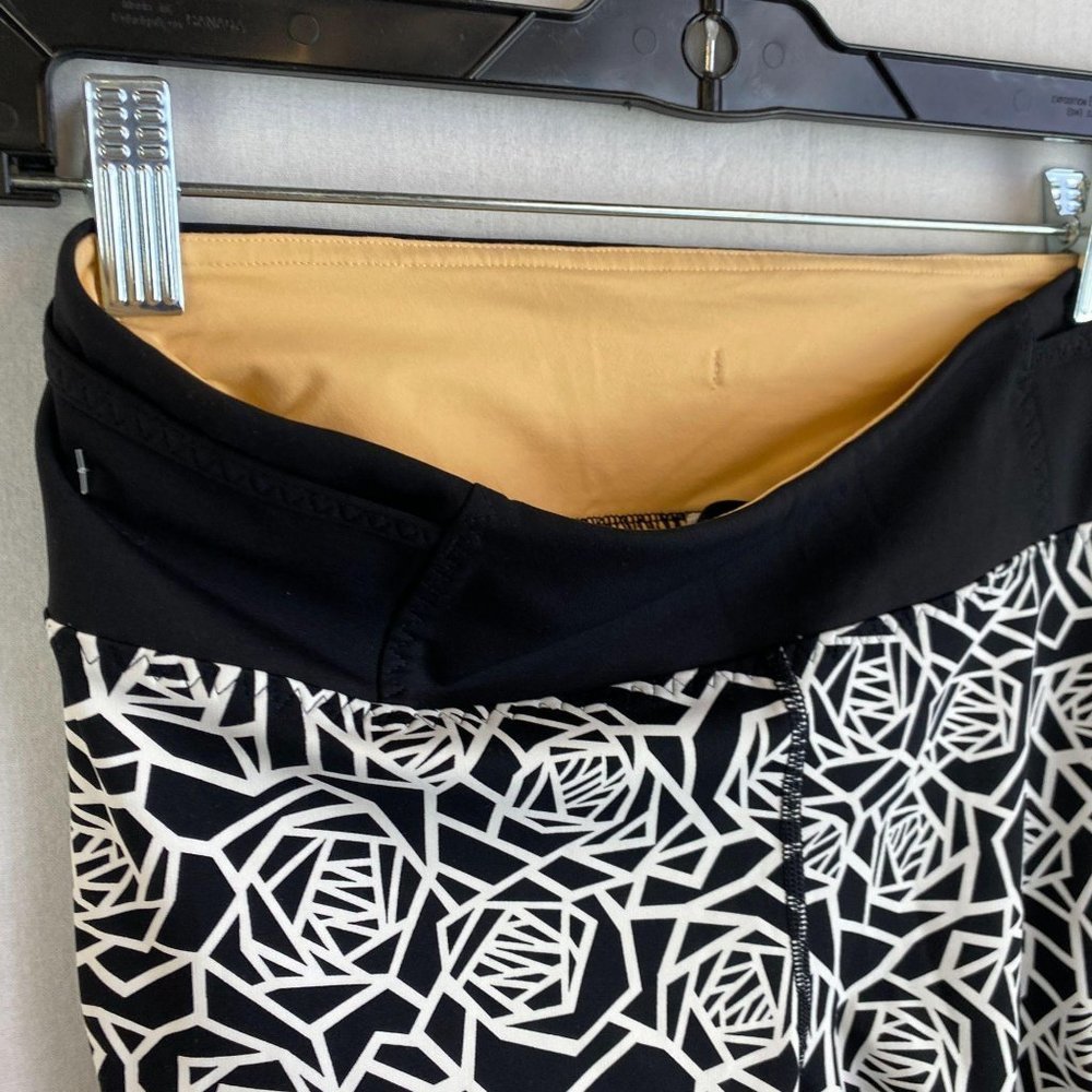 Lululemon Pattern Print Capri - image 6